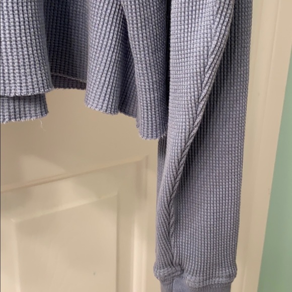 BRANDY MELVILLE BLUE LONG SLEEVE TOP - Picture 8 of 8